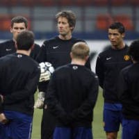 Mourinho: MU Bakal Main Bertahan