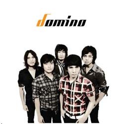 Domino: Totalitas Anak Band Jebolan Dreamband