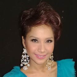 Bunga Citra Lestari Glamour Bersama Suami Baru