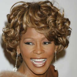Whitney Houston: Rihanna Seharusnya Tinggalkan Chris Brown