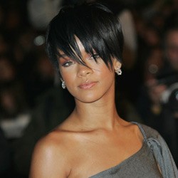 Rihanna Hamil Saat Dipukuli Chris Brown?