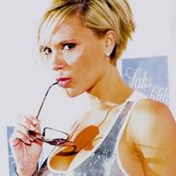 Victoria Beckham Jual Gaun Rp 27 Juta Dalam Sekejap