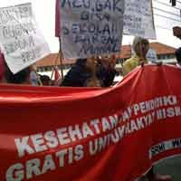 Rakyat Miskin di Surabaya Tuntut Pendidikan dan Kesehatan Gratis