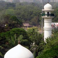 Pasang BTS, 3 Perusahaan Ponsel Sewa Menara Masjid