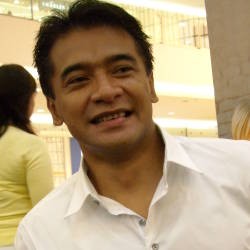 Donny Damara Memburu Jejak Suku Dayak Asli