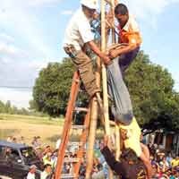 Perbaiki Lampu Penerangan Jalan, Hariyanto Tewas Kesetrum