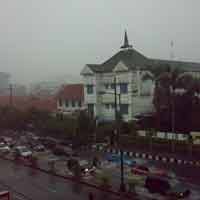 Hujan Intensitas Sedang Diprediksi Guyur Surabaya dan Jatim