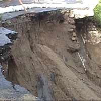 Tergerus Hujan, Akses Jalan Gunung Kelud Longsor 