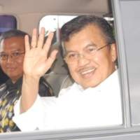 JK Dikawal Paspampres dan Massa 