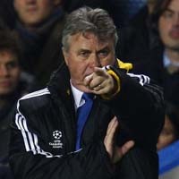 Hiddink Realistis Soal Titel