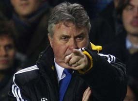 Hiddink Realistis Soal Titel