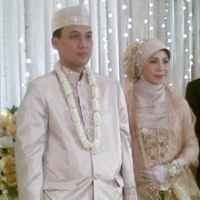 Kado M Jasin, Mulai dari Uang Sampai Batik