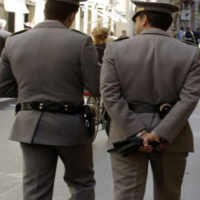 Polisi AS Kepergok Pukuli & Tendang Gadis 15 Tahun