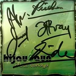 Ikuti Cahaya: Album Hijau ala Hijau Daun