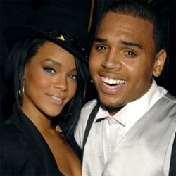 Kembali Bersama Chris Brown, Rihanna Didukung Ayah