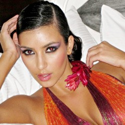 Kim Kadarshian Seksi Berbikini di Kalender