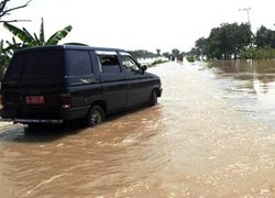 Banjir Putus Jalur Poros Widang-Laren Lamongan