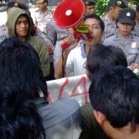 Megaphone Pendemo JK Dirampas Polisi