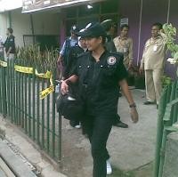 Sepatu Pelaku Berukuran 43