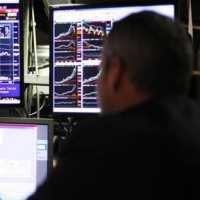 Dow Jones Jatuh di Bawah 7.000, Terburuk Sejak 1997