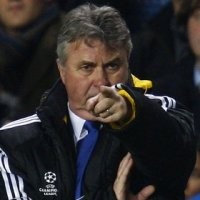 Hiddink Siap Jegal Ambisi MU