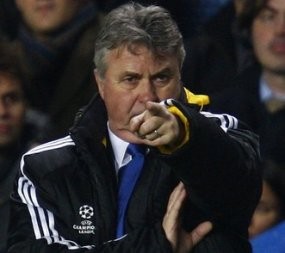 Hiddink Siap Jegal Ambisi MU