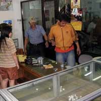 Toko Emas Dibobol Maling, 2 Kilogram Perhiasan Amblas