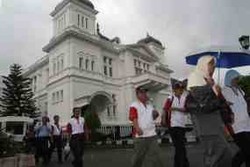 Ratusan Guru dan Siswa Wisata Sejarah di Titik Nol Yogyakarta