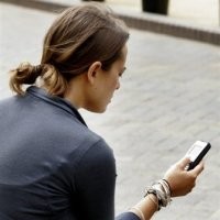 Stop SMS dan Facebook Demi Ibadah