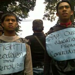 Gedung Sate Digeruduk Dua Kelompok Aksi