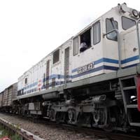 Jalur KA Kp Bandan-Angke Terendam Air Laut Pasang