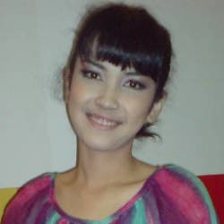 Dinda Kanya Dewi Pasrah Dibogem Penggemar