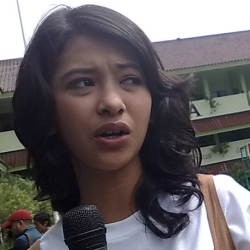 Poppy Bunga Bolos Sekolah Seminggu 2 Kali