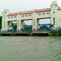 Debit Air Meningkat, Pintu Air Jagir Siaga Merah