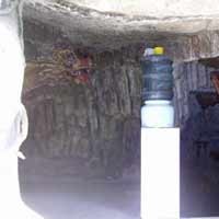 Air Gua Kudus Diyakini Mempunyai Khasiat Mujarab