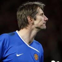 MU Selamatkan Karir Van Der Sar