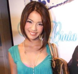 Sheila Marcia Kapok Pacari Cowok Bajingan