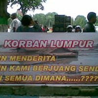 Korban Lumpur Menunda Keberangkatan ke Jakarta
