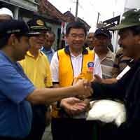 Warga Dua Desa di Pakal Sudah Sepekan Melawan Banjir