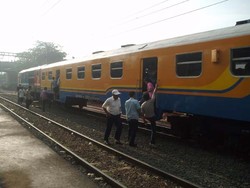 Starlet Tertabrak Kereta, Pengemudi Kritis
