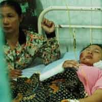 Tali Jembatan Putus, Puluhan Pelajar SMA Jatuh ke Sungai