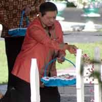 Usai Ziarah, SBY Nostalgia di Kampung Halaman