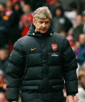 Arsenal Masih Bisa Dua Trofi