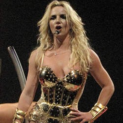 Bagian Intim Britney Spears Ngintip Saat Konser