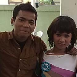 Batal Cerai, Aris Idol Boyong Istri Keliling Ancol