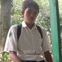 Aneh, Usia Masih 16 Tahun, Ukuran Sepatu Riski 49