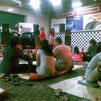 Warung Komby Menerobos Krisis dengan Unik