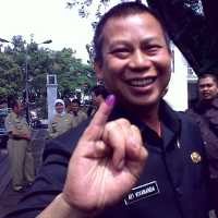 Wakil Wali Kota Bandung pun Kerepotan Saat Mencontreng