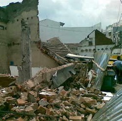 Polisi Duga Tembok Roboh Karena Bangunan Sudah Tua