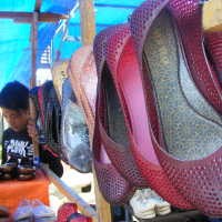 Pilih Si Plastik Jika Tak Mau Basah